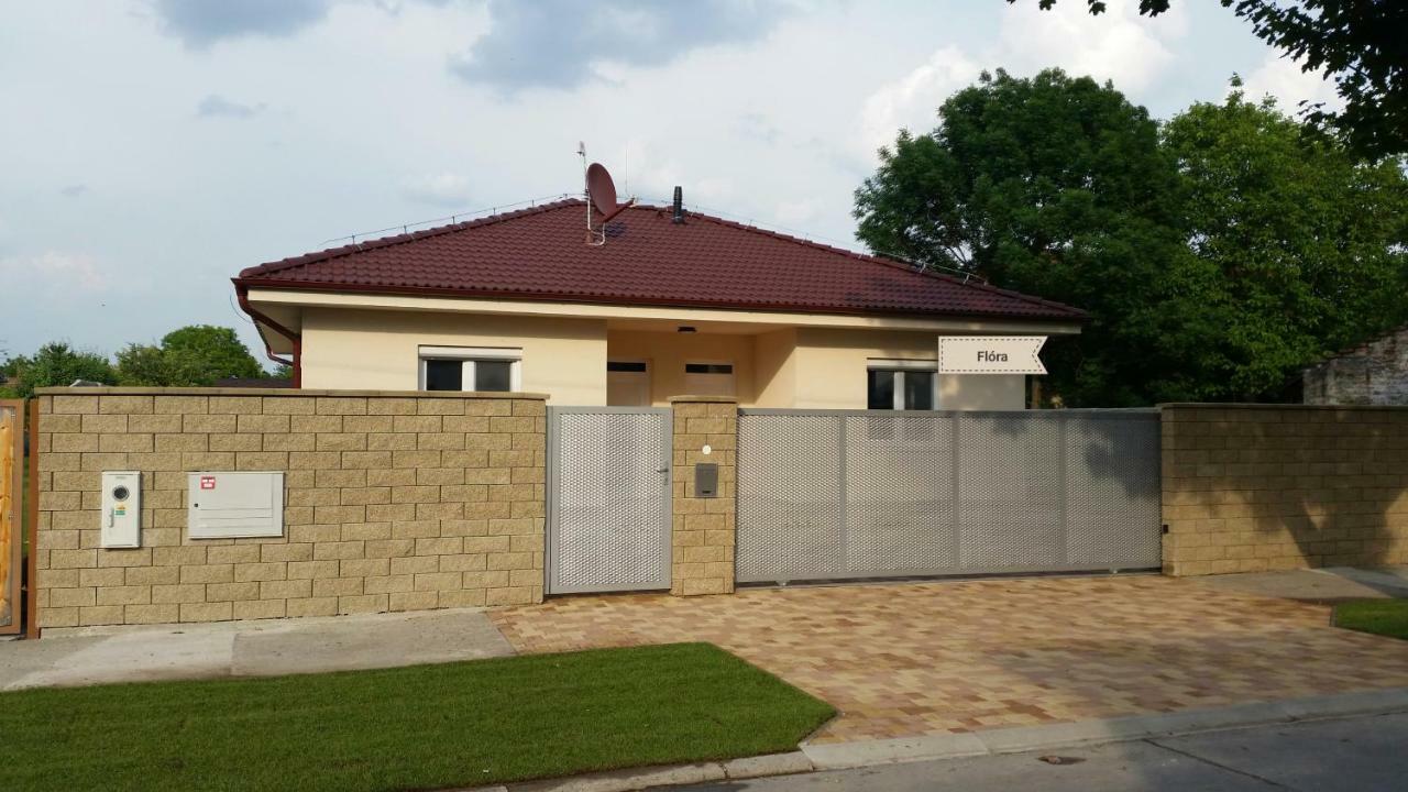 Rekreačný dom Flóra Velky Meder Exterior foto